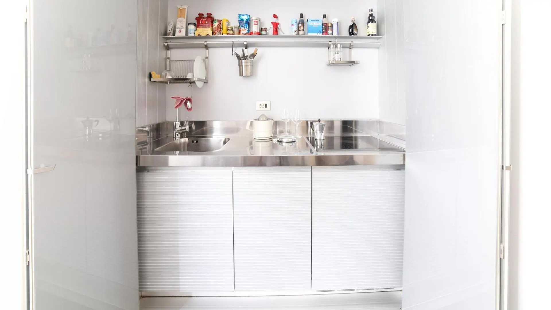 Central Flat - Boccaccio 7 Apartment Milan 0*,  Italy